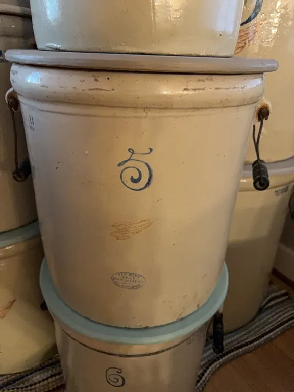5 gallon Red Wing rock, small wing