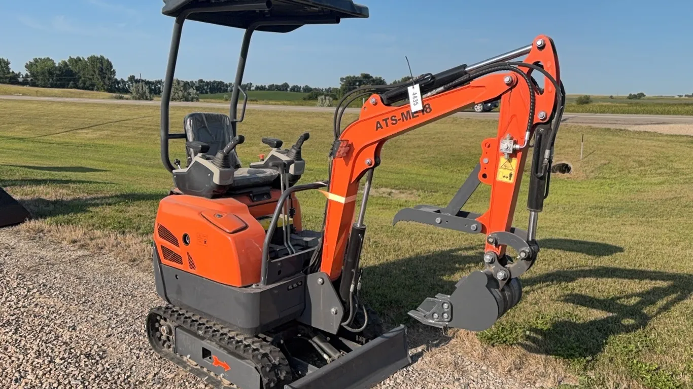 ID 4435 LandHero ME18 Mini Excavator