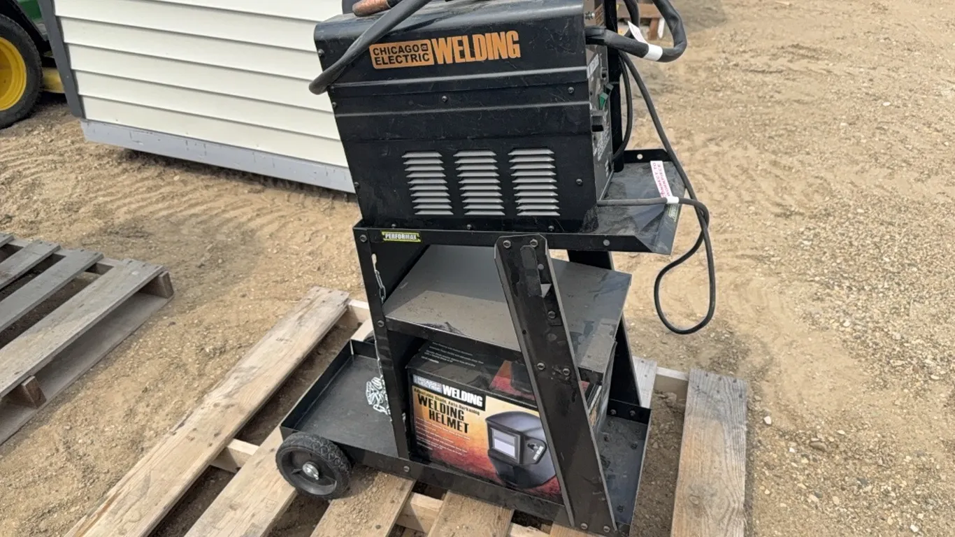 ID 4522 Chicago Electric Flux Welder