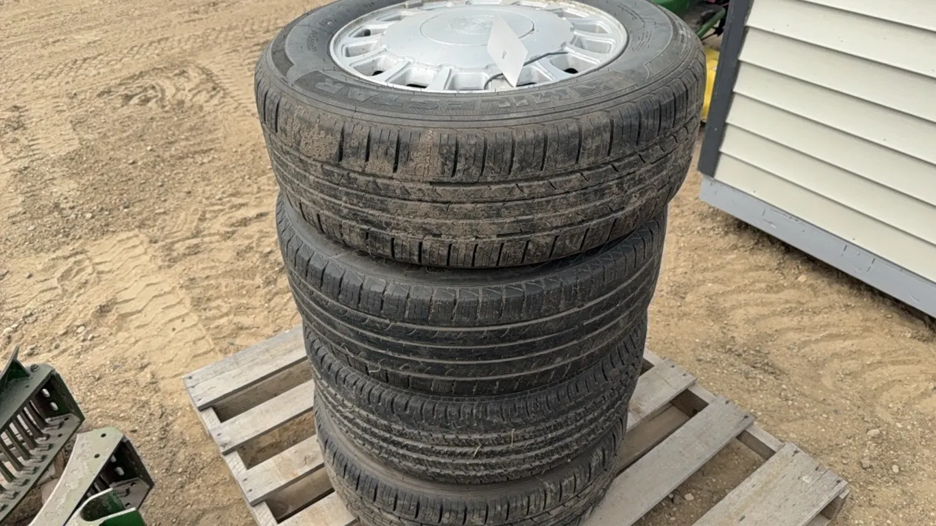 ID 4523 Rims & Tires off 1999 Cadillac DeVille