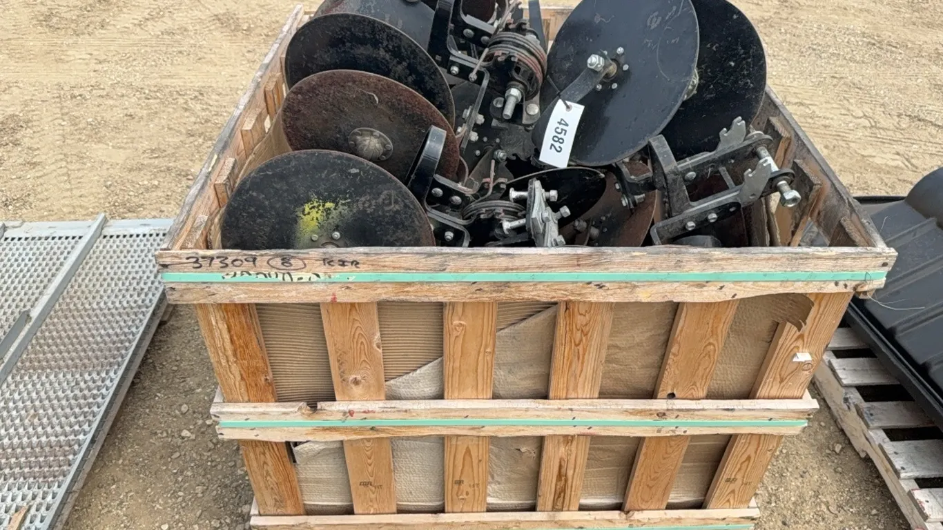 ID 4582 Pallet of Disc Levelers