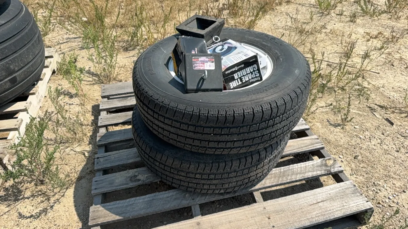ID 4586 Pallet Misc. Trailer Items