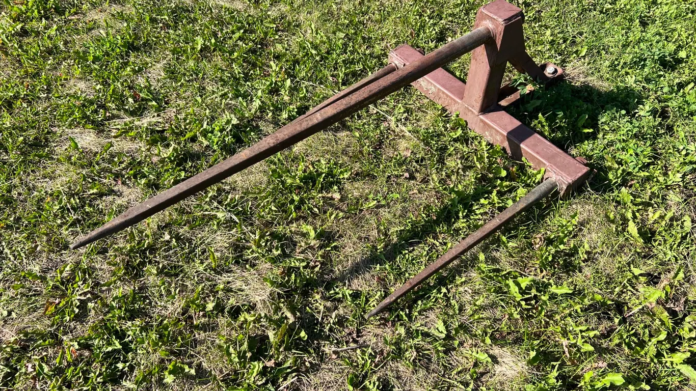 Hi-Qual Bucket Mount Bale Spear