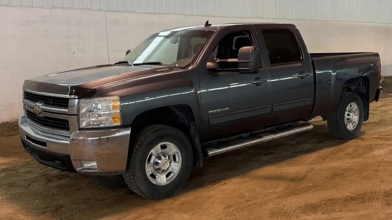 2010 Chevrolet Silverado 2500HD LTZ 4x4 Crew Cab Pick-up Truck