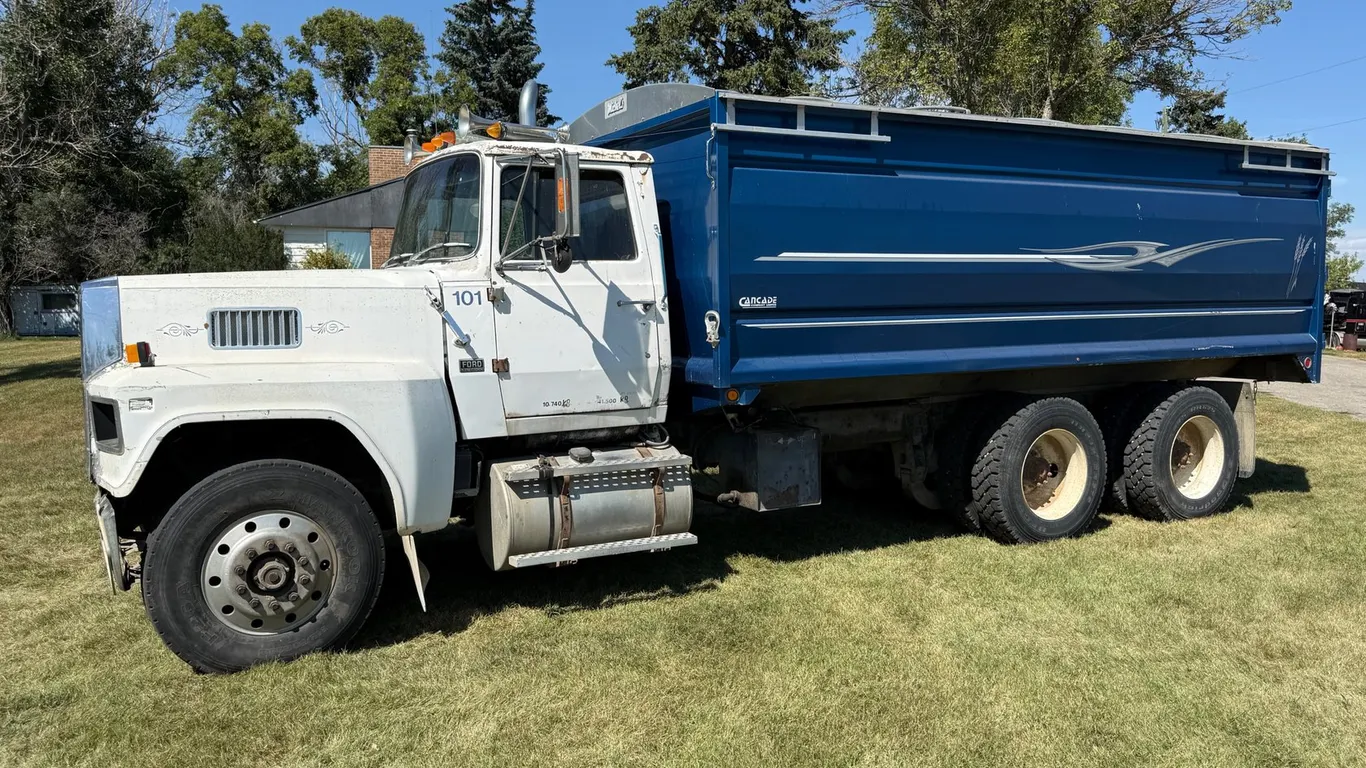 Ford LTL 9000 T/A Grain Truck