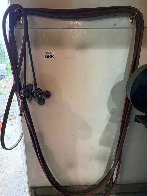 OXYGEN & ACETYLENE WELDING HOSE WITH REGULATORS