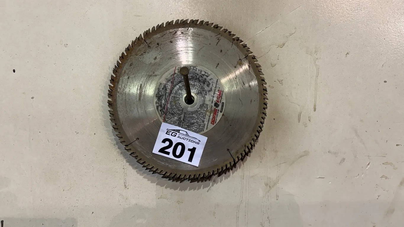 ASSORTED CIRCULAR SAW BLADE COLLECTION
