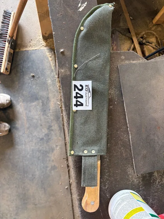VINTAGE MACHETE WITH SHEATH