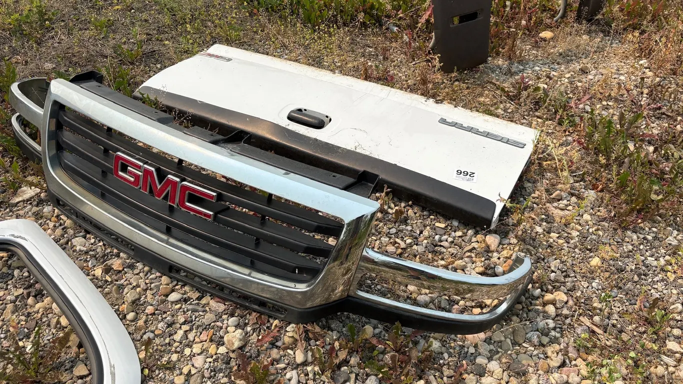 TAILGATE, GRILL & DOOR FOR GMC TRUCK