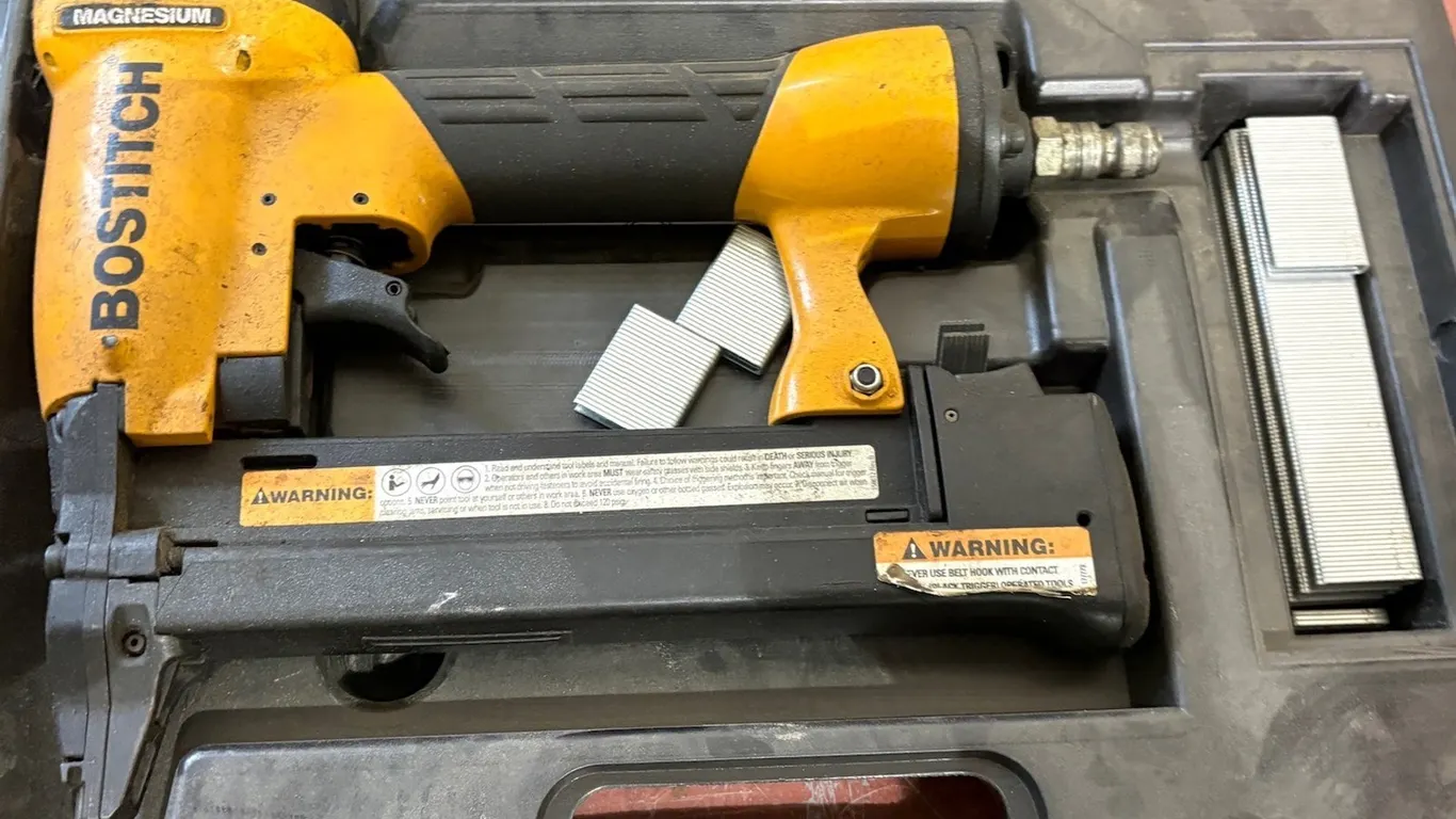 BOSTICH AIR NAILER