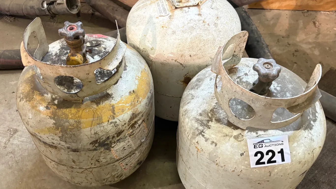 20 LB PROPANE TANKS