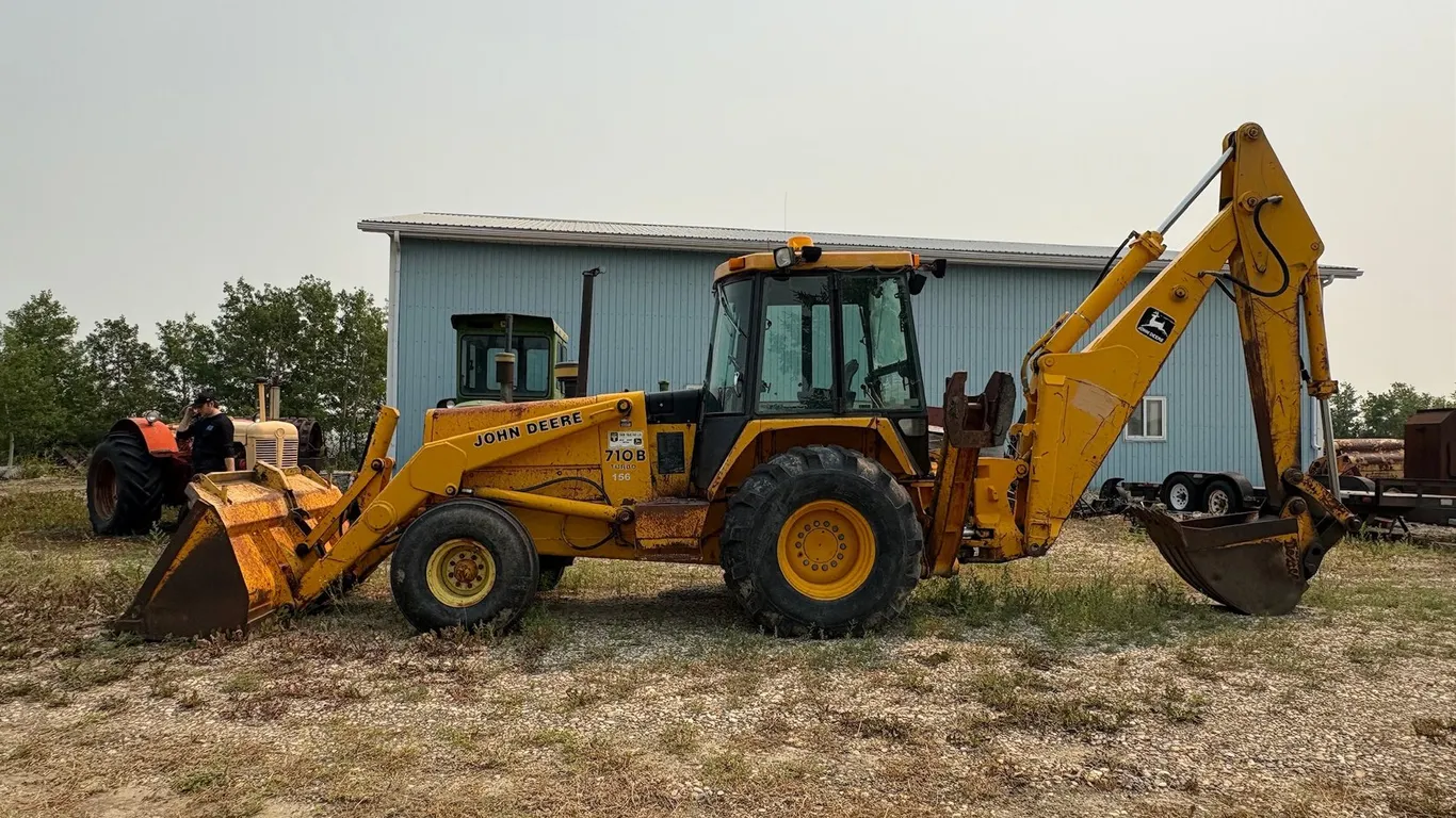 JOHN DEERE 710B TURBO BACKHOE