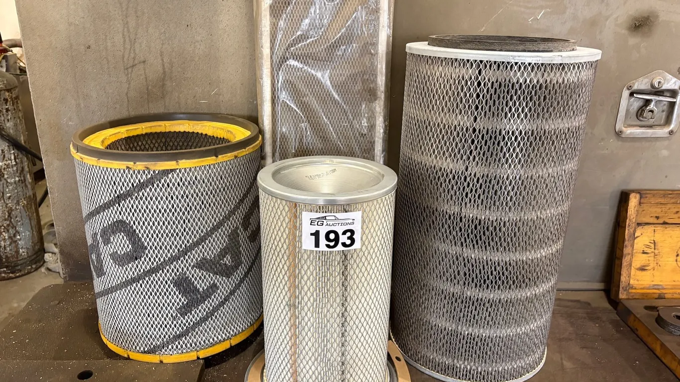ASSORTED INDUSTRIAL AIR FILTER ELEMENTS