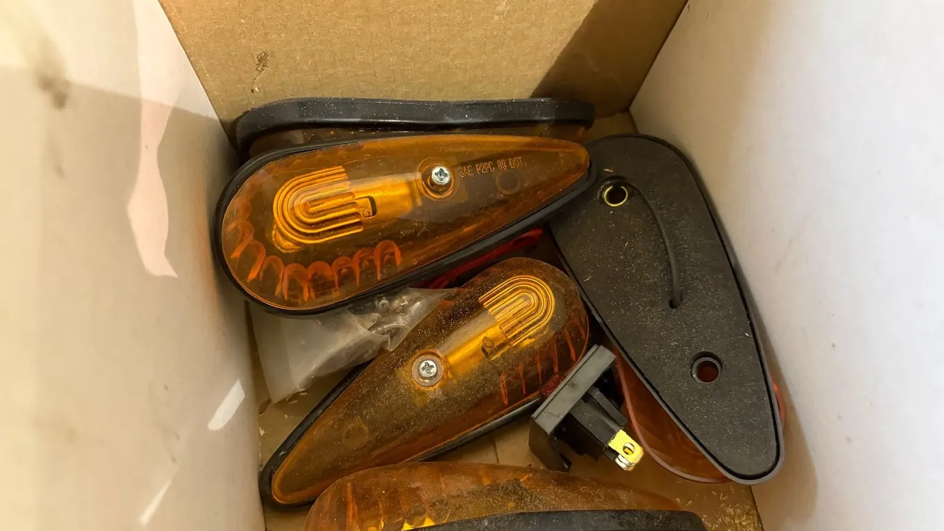 AMBER CLEARANCE LIGHTS