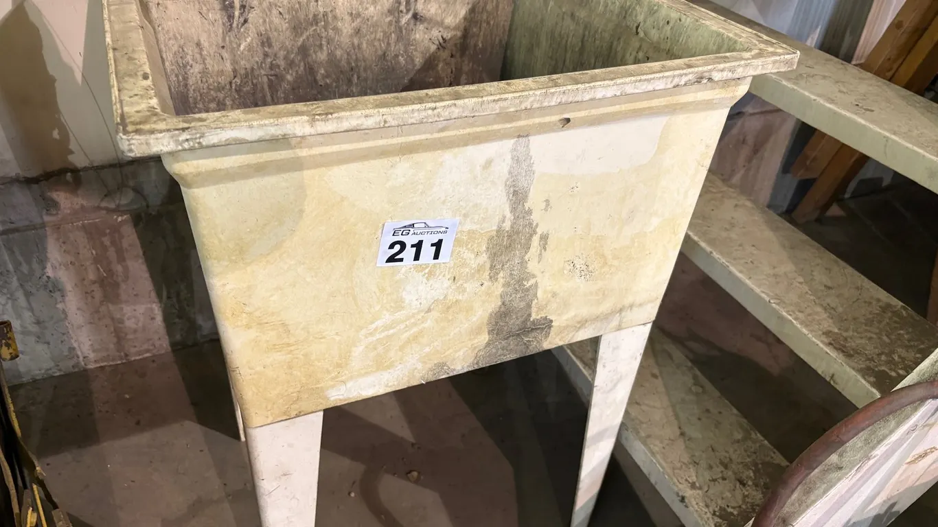 LARGE UTILITY WASH SINK BASIN WITH STAND