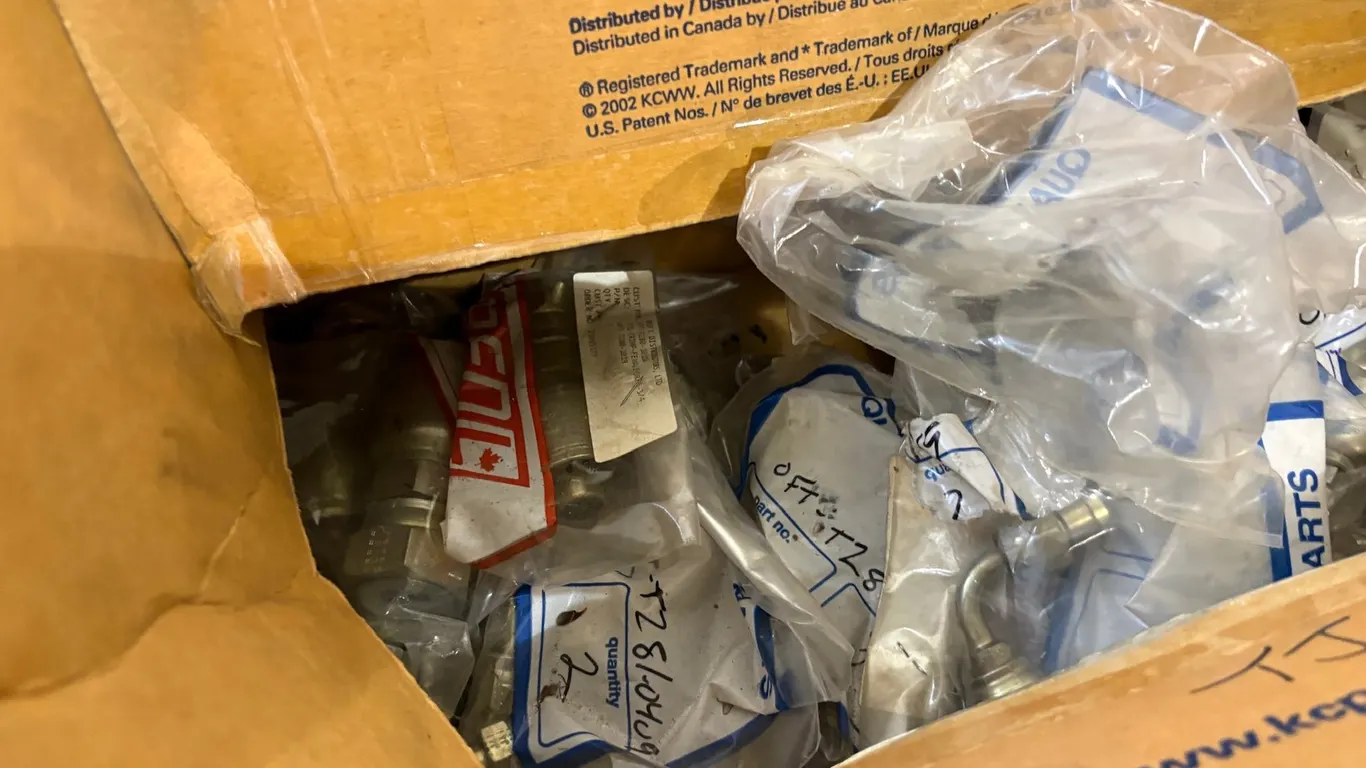 ASSORTED HYDRAULIC HOSE FITTINGS, ELBOWS & CONNECTORS