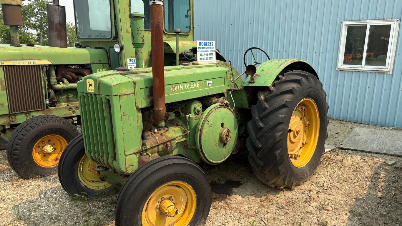 JOHN DEERE TWO-CYLINDER ROW-CROP TRACTOR