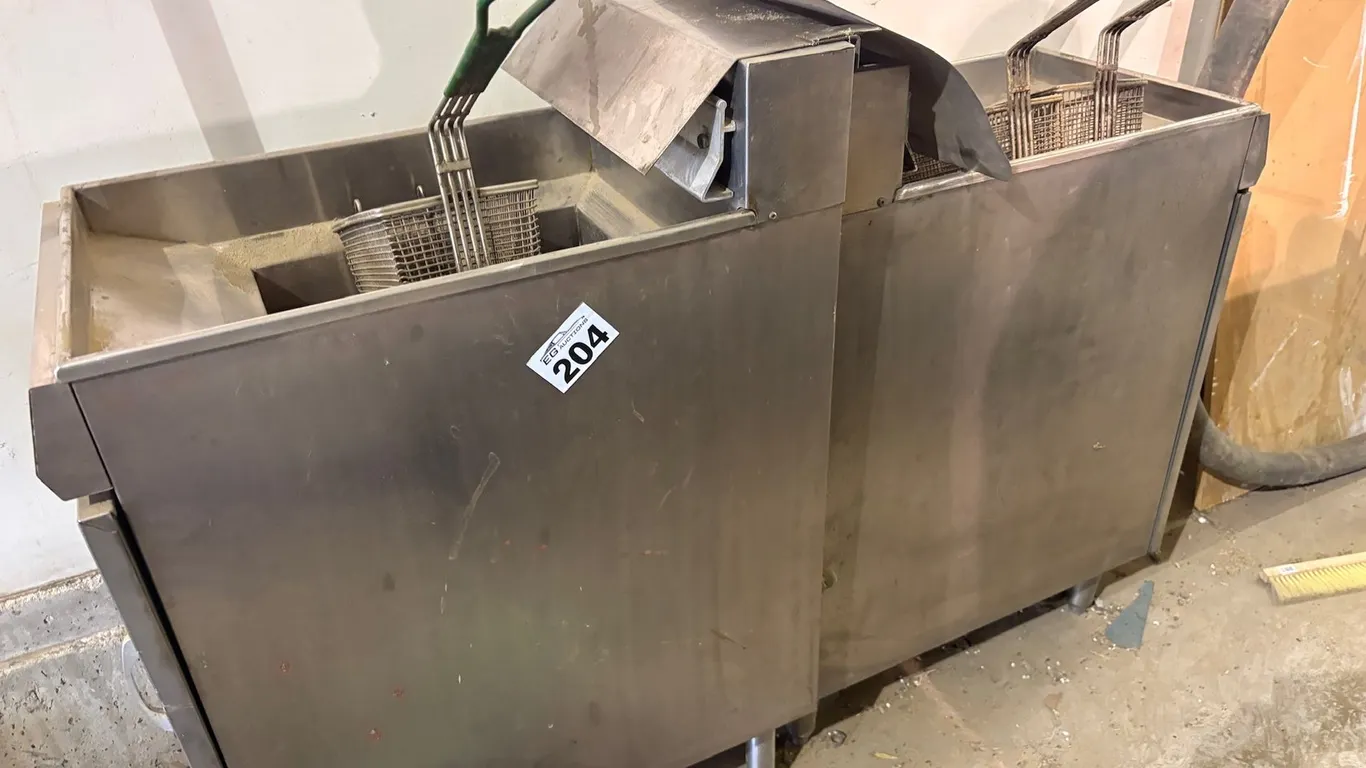 STAINLESS STEEL DEEP FRYER WITH BASKETS