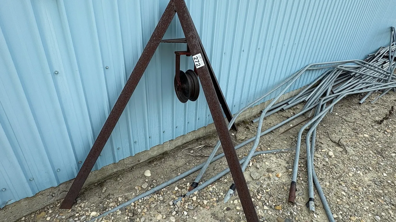 HEAVY-DUTY A-FRAME HOIST WITH PULLEY