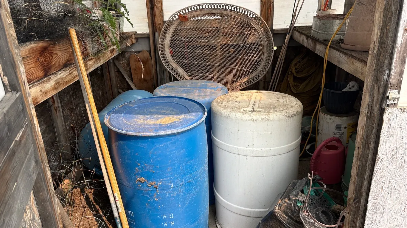 GREENHOUSE CONTENTS – GARDENING SUPPLIES & WICKER CHAIR
