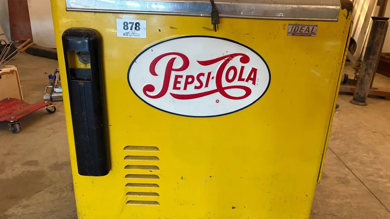 PEPSI-COLA CHEST/COOLER VENDING MACHINE