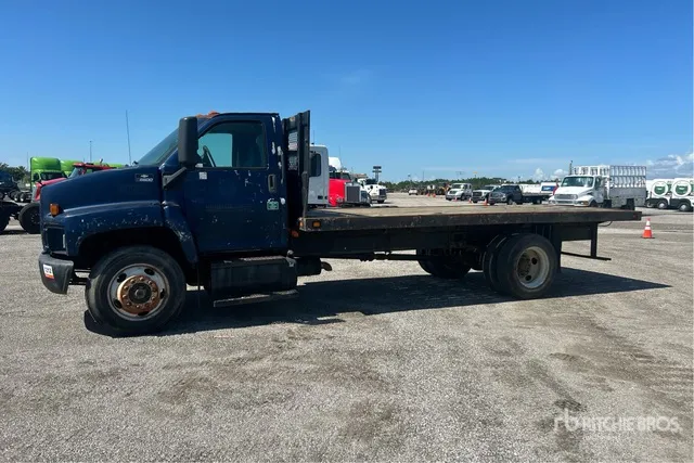 2005 Chevrolet C6500 4x2 flat bed 18ft 3in long x 96in wide Flatbed Truck