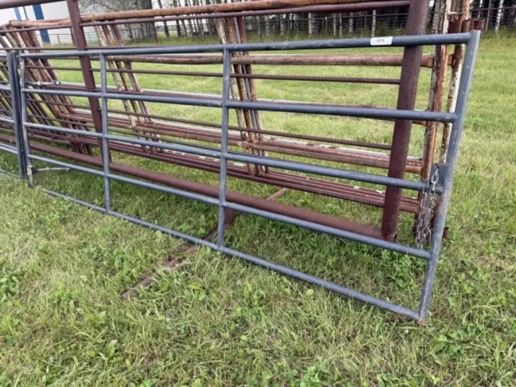 2W 12' Gate (5 - 1 1/2" Pipe, 4' H)
