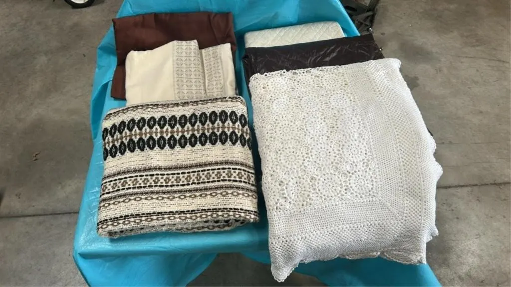 Table clothes & pads