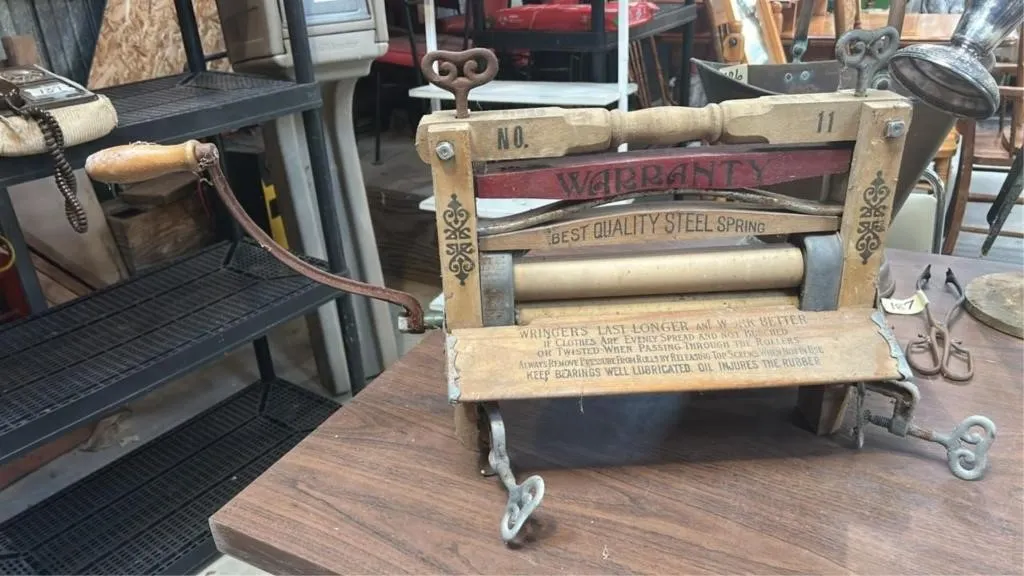 Antique clothes wringer