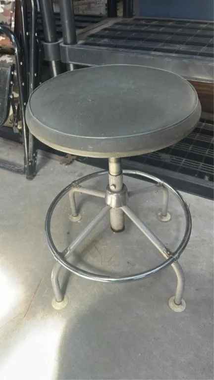 Swivel stool