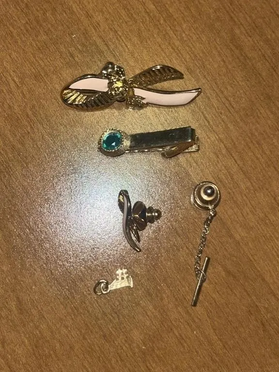 Breast cancer awareness pin, men�s tie pin, and