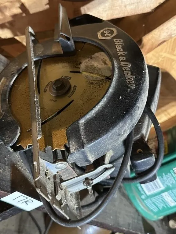 Black and decker saw