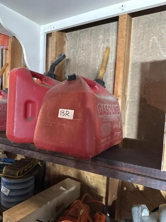 2-gas red jugs 2.5 ga