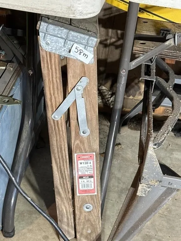 2 ft step ladder