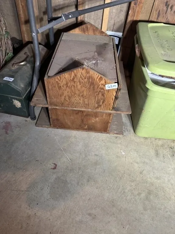 Wooden bird house. No pole 21x7x20