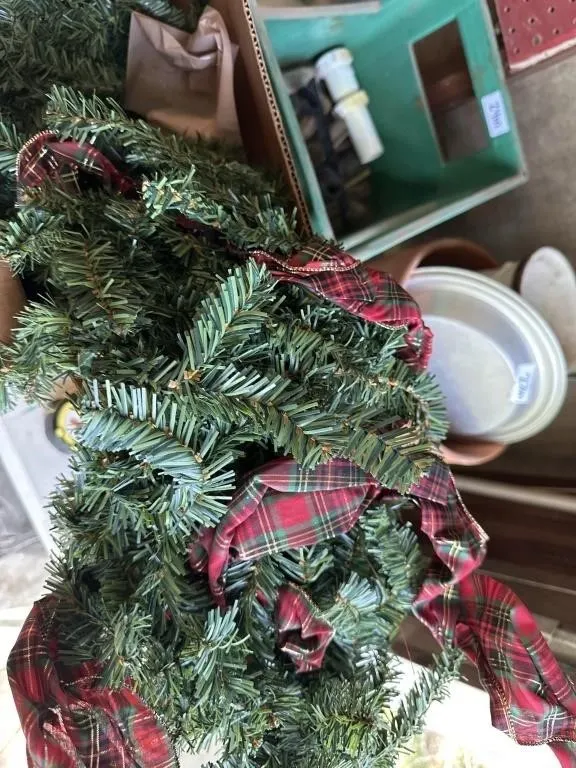 Box garland