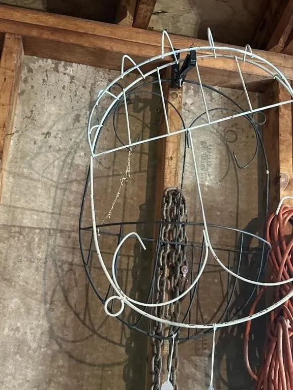 metal hanging wire basket-2. Black. White. 14x24