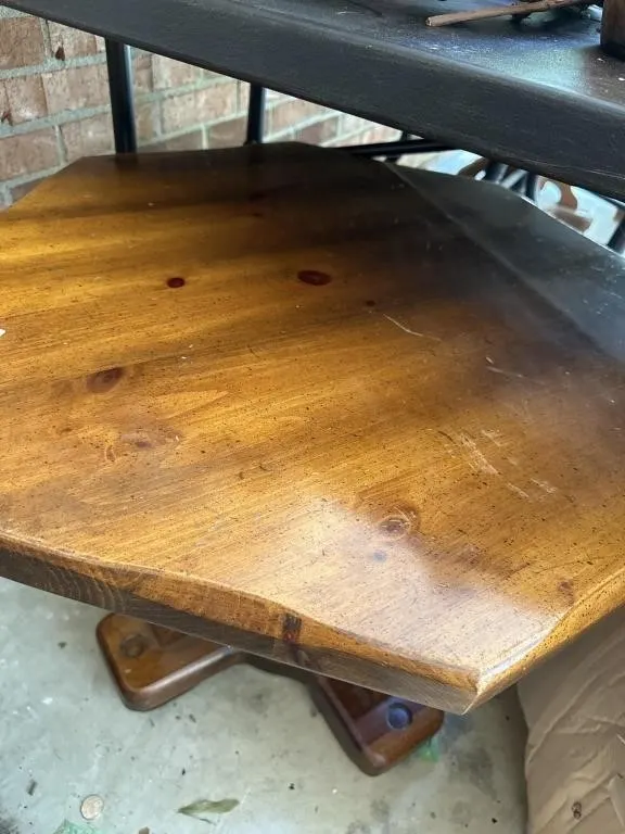 End table pine. Octagon. 26x20. Matches 12t
