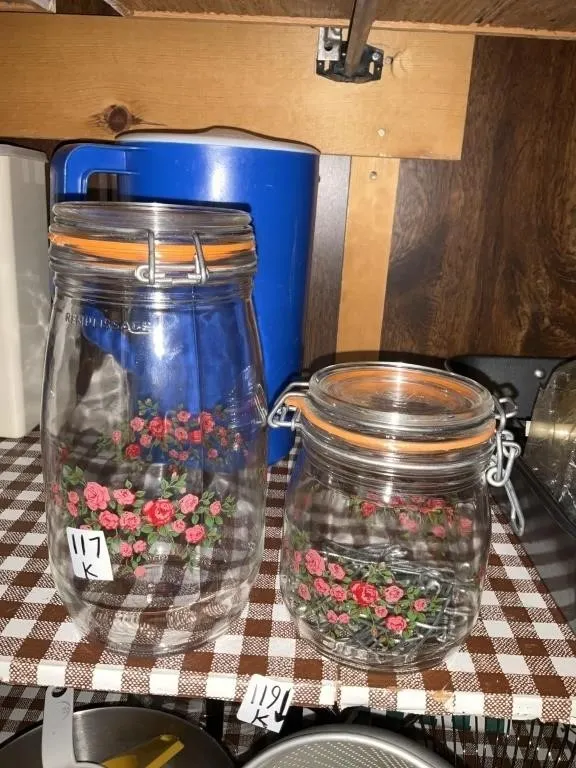 Arc glass jars with sealable lids 5 in and 8 in