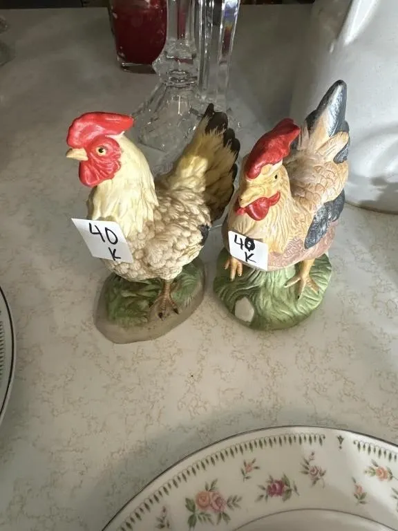 2 chickens 5 in tall