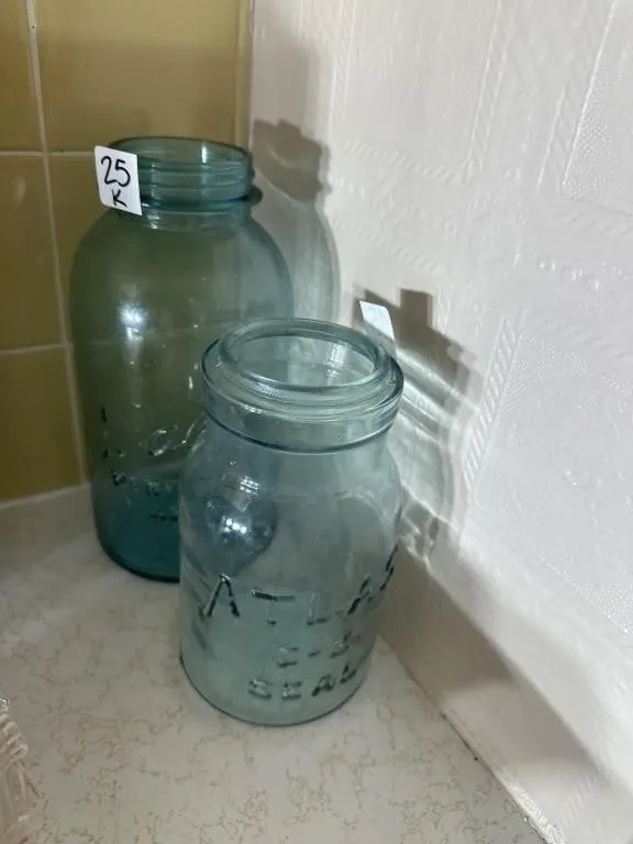 Blue atlas jar E-Z seal 7 in and 9 in blue Ball