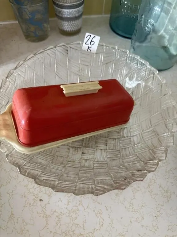 Glass basket weave bowl 9 in. Plastic red covered