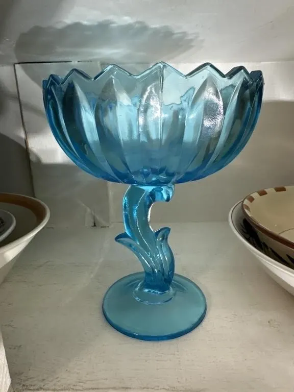 vintage Indiana Glass blue tulip or lotus bloom