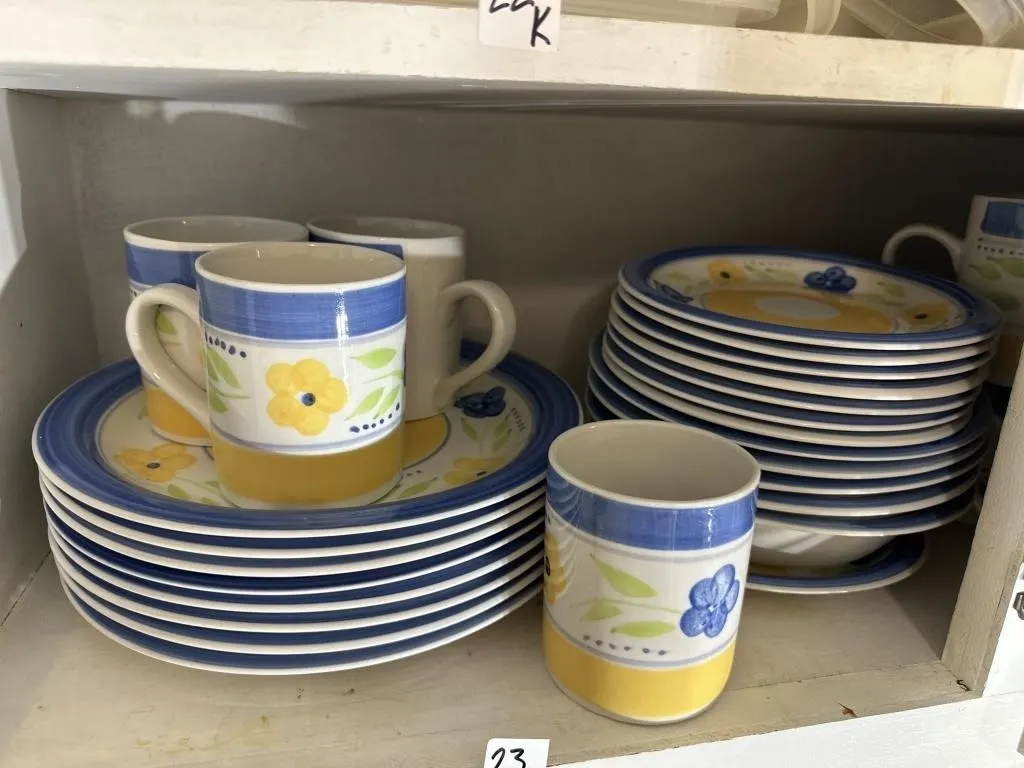 Blue and yellow plate set 8 plates, 6 bowls, 7
