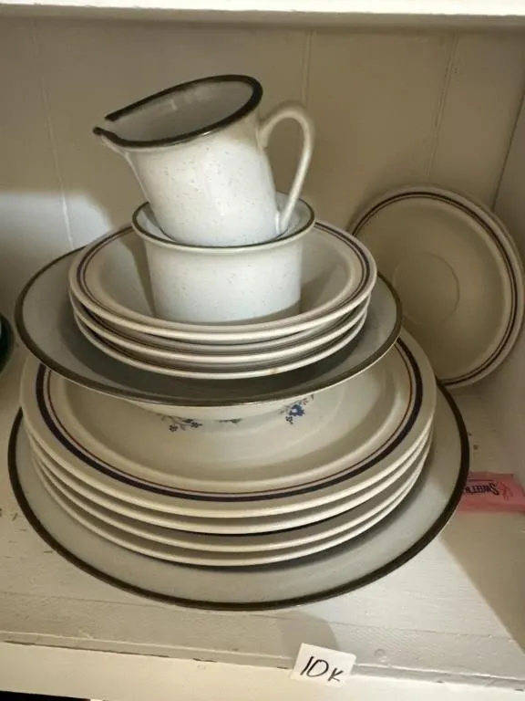 Cream w blue trim. Flower plate and bowls set