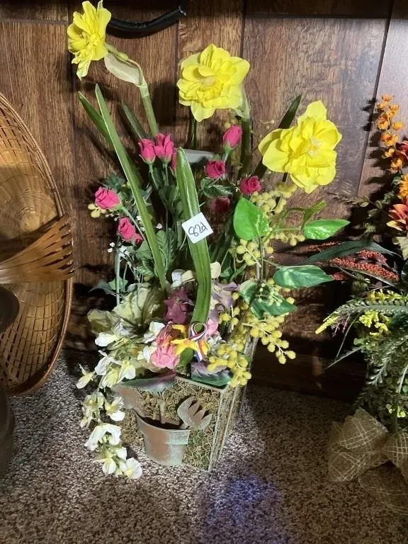 Floral arrangement. Spring. 24 in