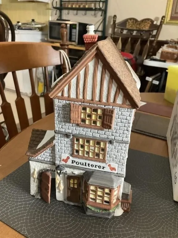 Heritage Village Collection. Dickens Village