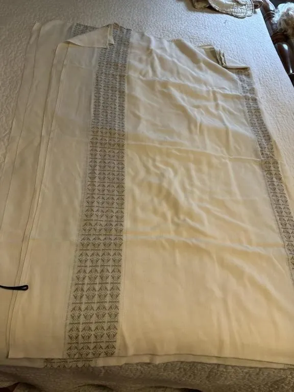 56x 84 cream and gold
84x54 green
46x60 gold.