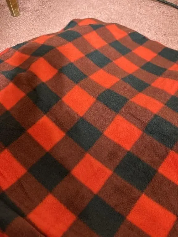 40x55 in red and black checkered