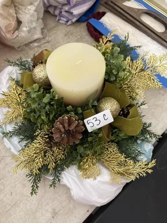 Xmas centerpiece 12 in wide